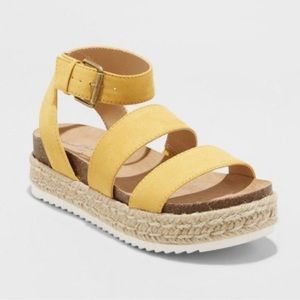 Universal Thread Target platform espadrille sandals size 6.5 nwot